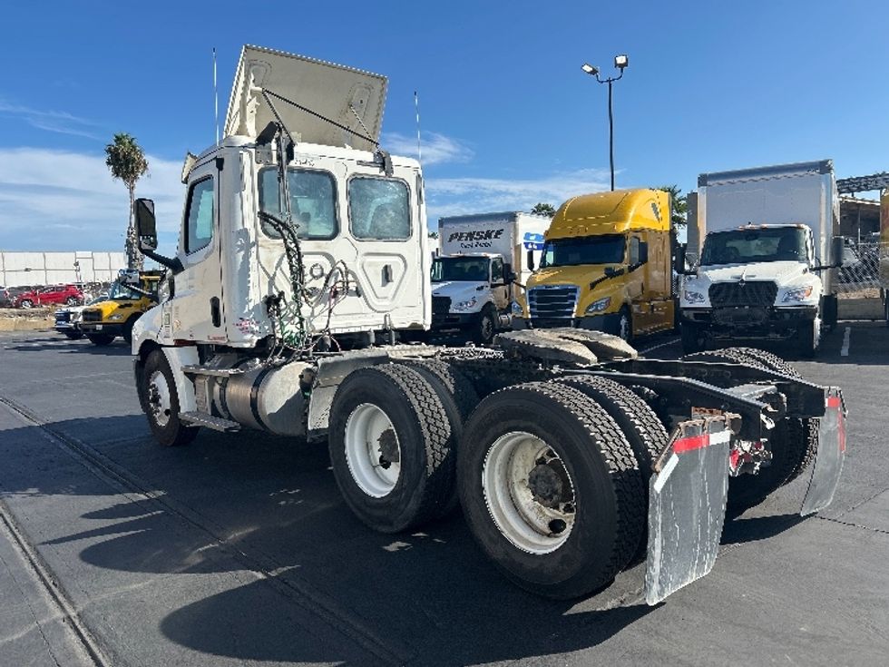 Day Cab Tractor-Heavy Duty Tractors-Freightliner-2020-T12664ST-Fontana-CA-373,770\n\t\tmiles-$ 53,750 - Image 5