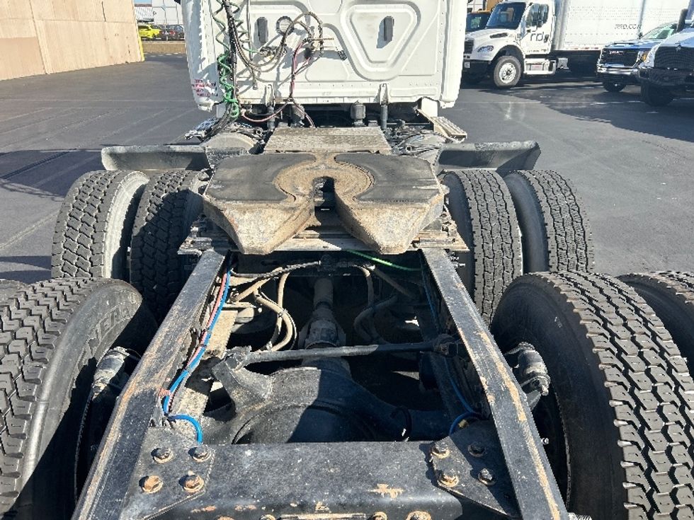 Day Cab Tractor-Heavy Duty Tractors-Freightliner-2020-T12664ST-Fontana-CA-373,770\n\t\tmiles-$ 53,750 - Image 6