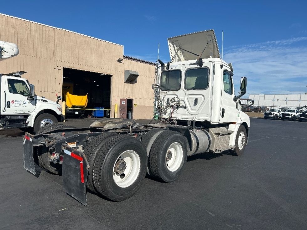 Day Cab Tractor-Heavy Duty Tractors-Freightliner-2020-T12664ST-Fontana-CA-373,770\n\t\tmiles-$ 53,750 - Image 7