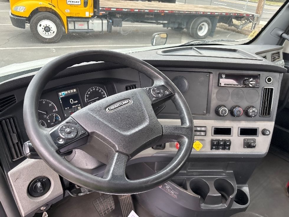 Day Cab Tractor-Heavy Duty Tractors-Freightliner-2020-T12664ST-Fontana-CA-386,156\n\t\tmiles-$ 52,000 - Image 10
