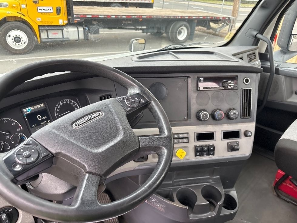Day Cab Tractor-Heavy Duty Tractors-Freightliner-2020-T12664ST-Fontana-CA-386,156\n\t\tmiles-$ 52,000 - Image 11