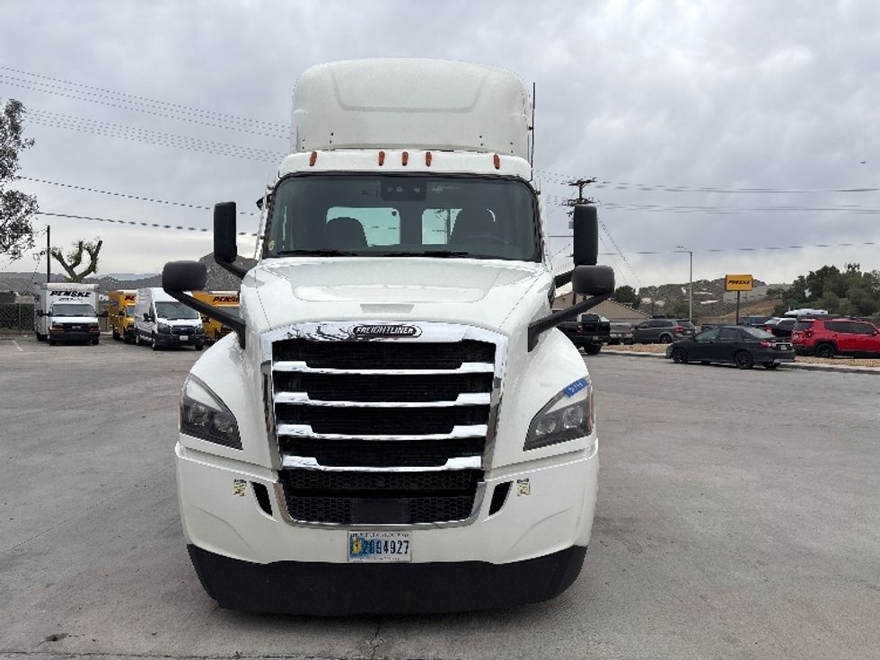 Day Cab Tractor-Heavy Duty Tractors-Freightliner-2020-T12664ST-Fontana-CA-386,156\n\t\tmiles-$ 52,000 - Image 2