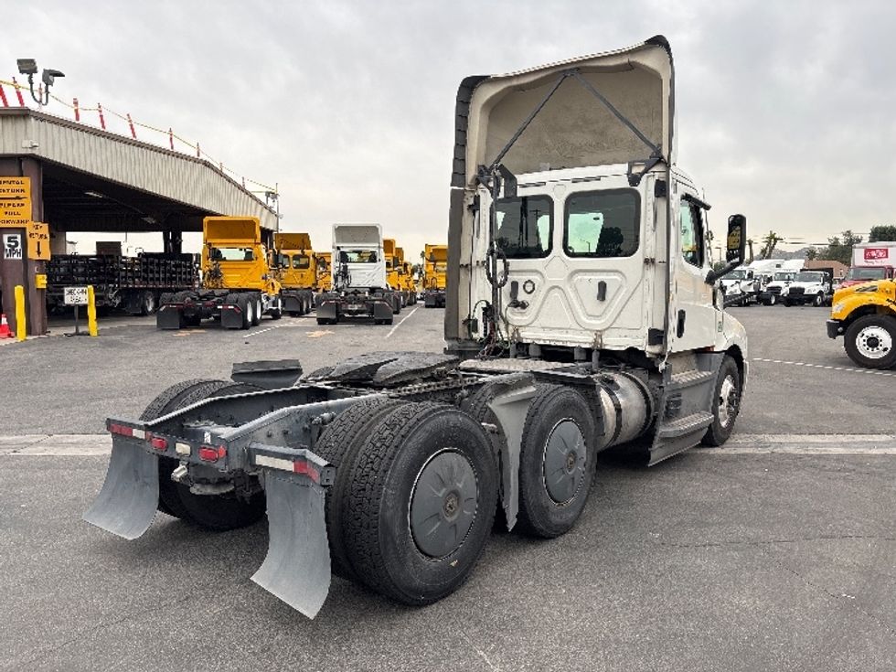 Day Cab Tractor-Heavy Duty Tractors-Freightliner-2020-T12664ST-Fontana-CA-386,156\n\t\tmiles-$ 52,000 - Image 7