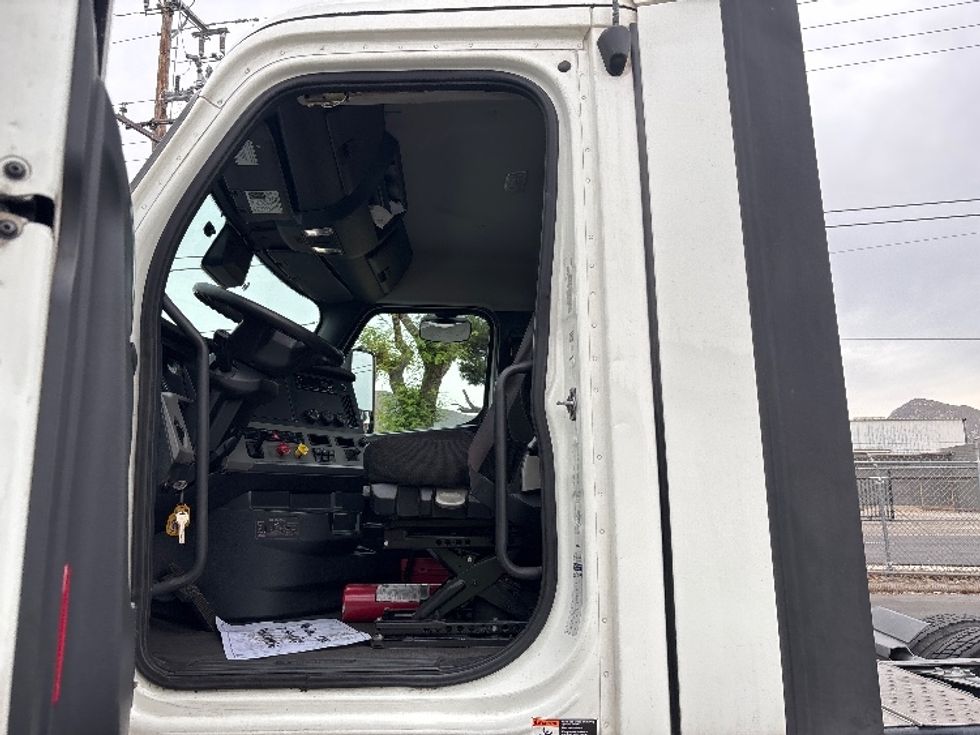 Day Cab Tractor-Heavy Duty Tractors-Freightliner-2020-T12664ST-Fontana-CA-386,156\n\t\tmiles-$ 52,000 - Image 9