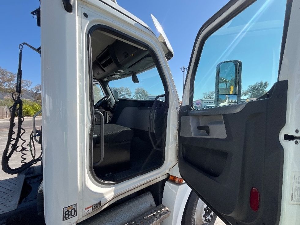 Day Cab Tractor-Heavy Duty Tractors-Freightliner-2020-T12664ST-Fontana-CA-399,252\n\t\tmiles-$ 48,250 - Image 12