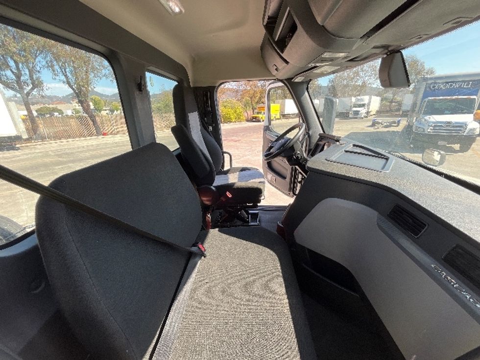 Day Cab Tractor-Heavy Duty Tractors-Freightliner-2020-T12664ST-Fontana-CA-399,252\n\t\tmiles-$ 48,250 - Image 14