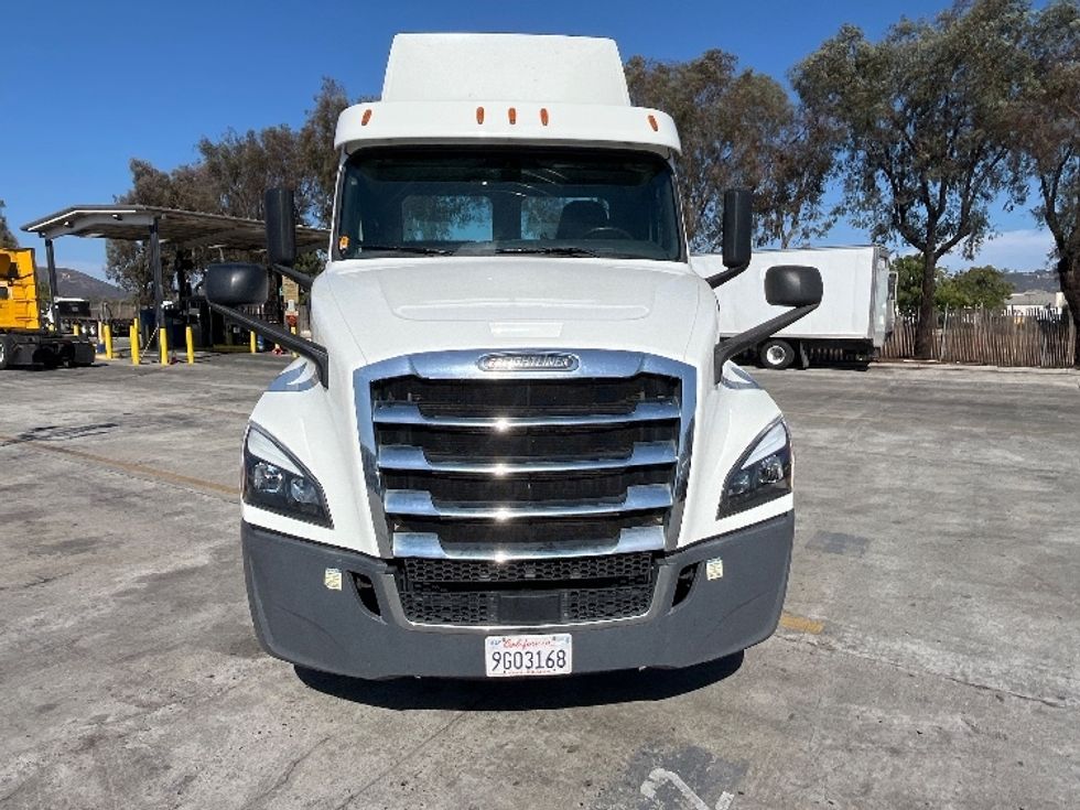 Day Cab Tractor-Heavy Duty Tractors-Freightliner-2020-T12664ST-Fontana-CA-399,252\n\t\tmiles-$ 48,250 - Image 2