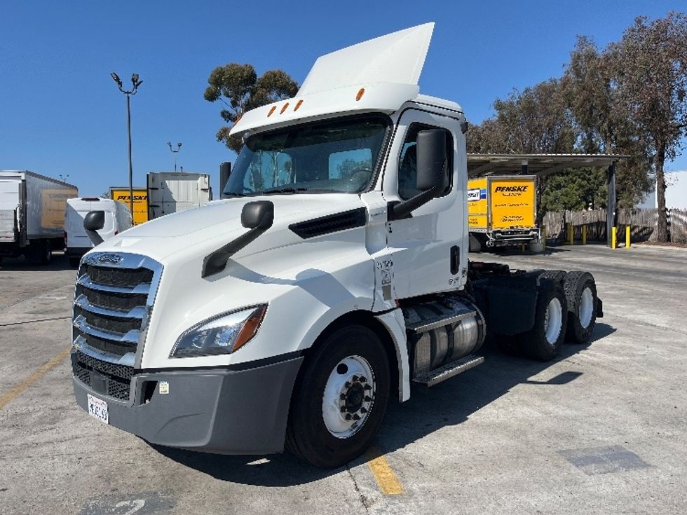 Day Cab Tractor-Heavy Duty Tractors-Freightliner-2020-T12664ST-Fontana-CA-399,252\n\t\tmiles-$ 48,250 - Image 3