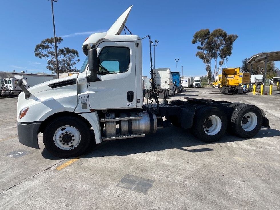 Day Cab Tractor-Heavy Duty Tractors-Freightliner-2020-T12664ST-Fontana-CA-399,252\n\t\tmiles-$ 48,250 - Image 4