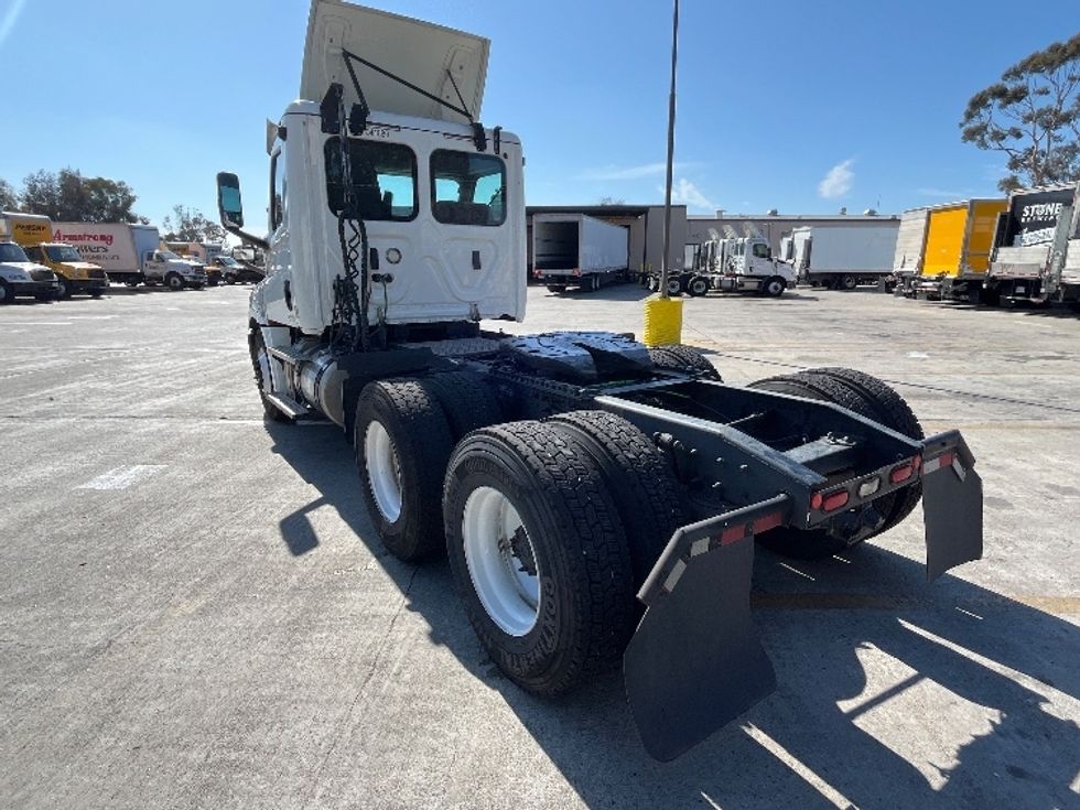Day Cab Tractor-Heavy Duty Tractors-Freightliner-2020-T12664ST-Fontana-CA-399,252\n\t\tmiles-$ 48,250 - Image 5