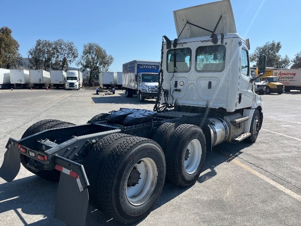 Day Cab Tractor-Heavy Duty Tractors-Freightliner-2020-T12664ST-Fontana-CA-399,252\n\t\tmiles-$ 48,250 - Image 7
