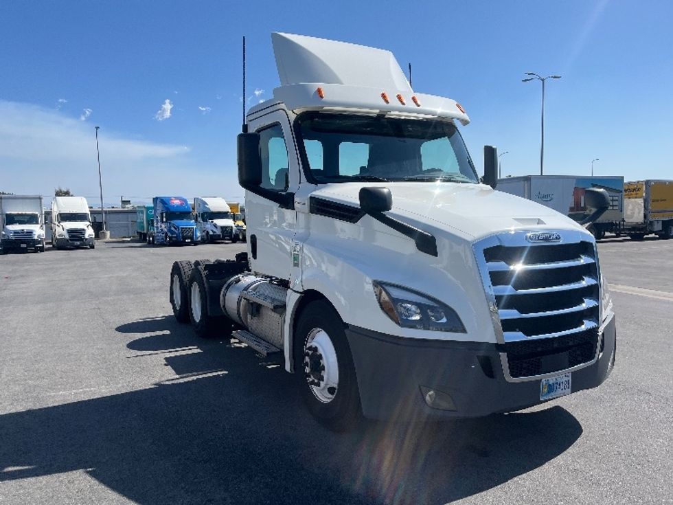 Day Cab Tractor-Heavy Duty Tractors-Freightliner-2020-T12664ST-Fontana-CA-447,408\n\t\tmiles-$ 48,750 - Image 1