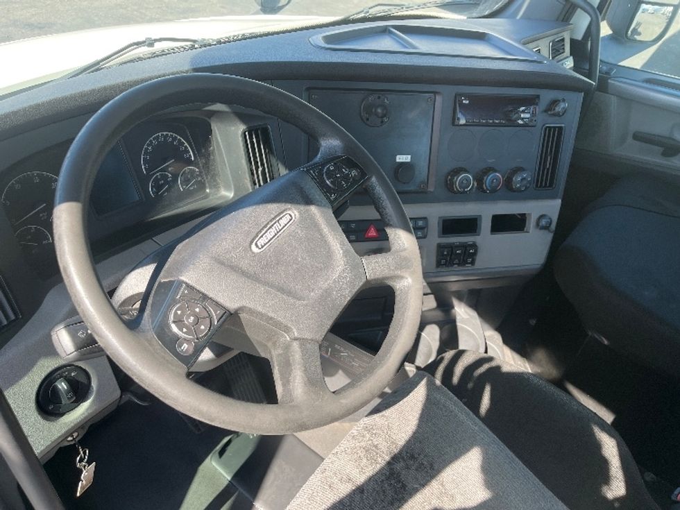 Day Cab Tractor-Heavy Duty Tractors-Freightliner-2020-T12664ST-Fontana-CA-447,408\n\t\tmiles-$ 48,750 - Image 10