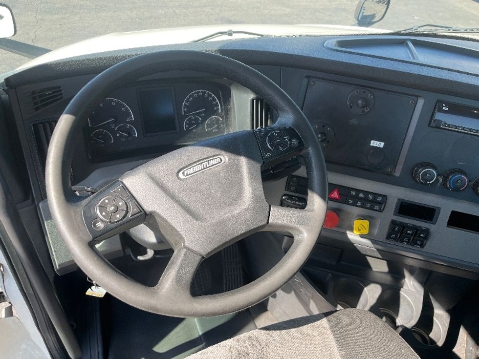 Day Cab Tractor-Heavy Duty Tractors-Freightliner-2020-T12664ST-Fontana-CA-447,408\n\t\tmiles-$ 48,750 - Image 11