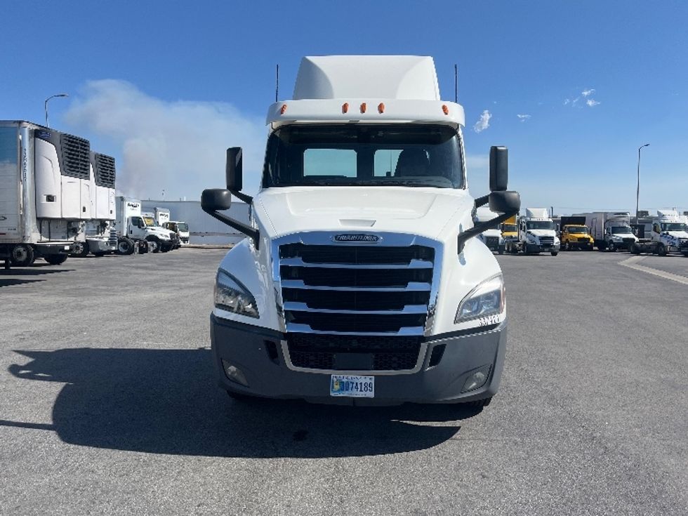 Day Cab Tractor-Heavy Duty Tractors-Freightliner-2020-T12664ST-Fontana-CA-447,408\n\t\tmiles-$ 48,750 - Image 2