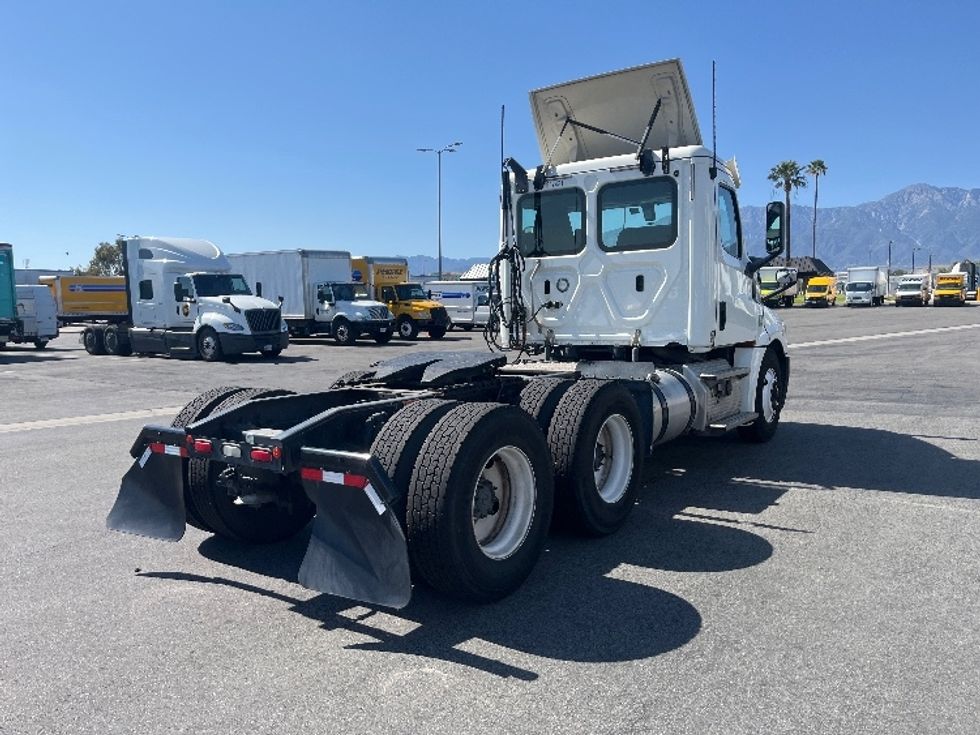 Day Cab Tractor-Heavy Duty Tractors-Freightliner-2020-T12664ST-Fontana-CA-447,408\n\t\tmiles-$ 48,750 - Image 7