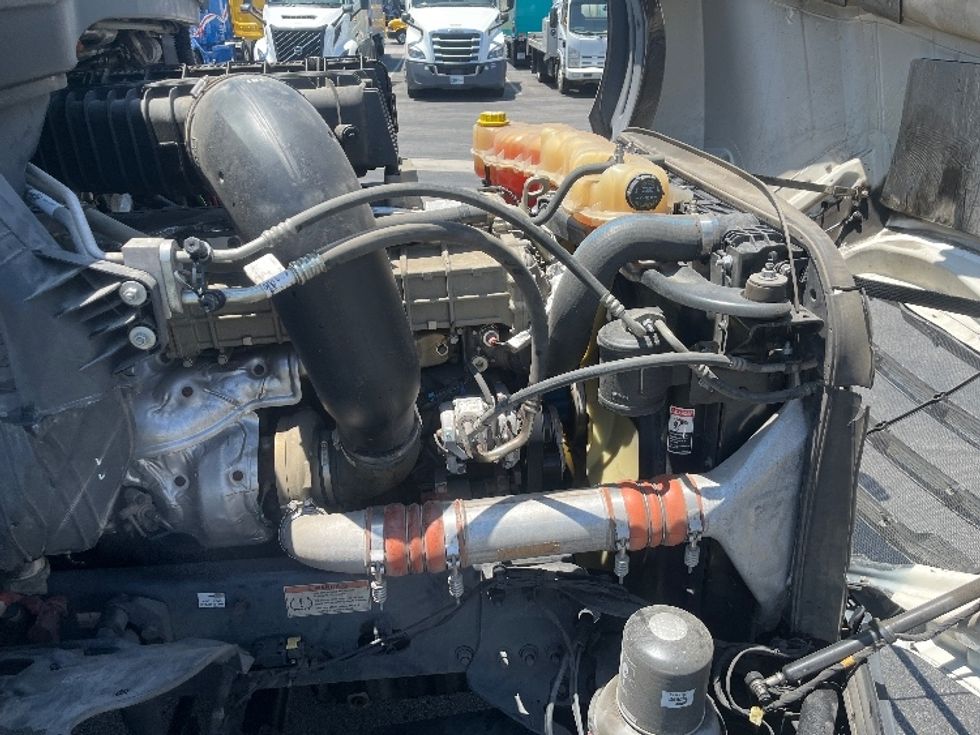 Day Cab Tractor-Heavy Duty Tractors-Freightliner-2020-T12664ST-Fontana-CA-473,185\n\t\tmiles-$ 44,250 - Image 15