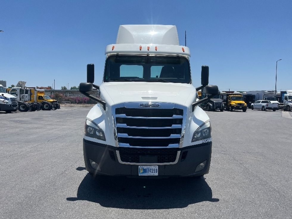 Day Cab Tractor-Heavy Duty Tractors-Freightliner-2020-T12664ST-Fontana-CA-473,185\n\t\tmiles-$ 44,250 - Image 2