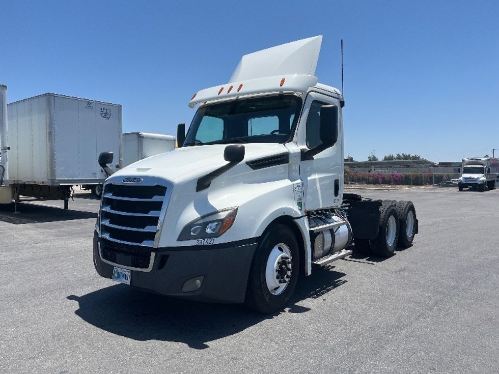 Day Cab Tractor-Heavy Duty Tractors-Freightliner-2020-T12664ST-Fontana-CA-473,185\n\t\tmiles-$ 44,250 - Image 3