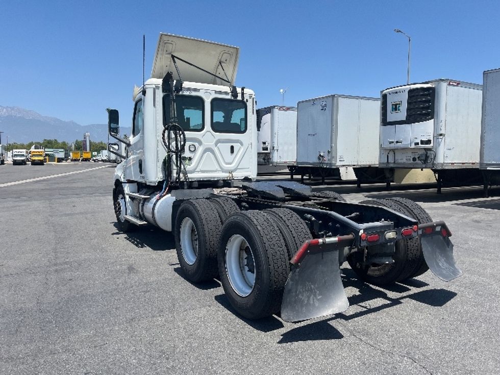 Day Cab Tractor-Heavy Duty Tractors-Freightliner-2020-T12664ST-Fontana-CA-473,185\n\t\tmiles-$ 44,250 - Image 5