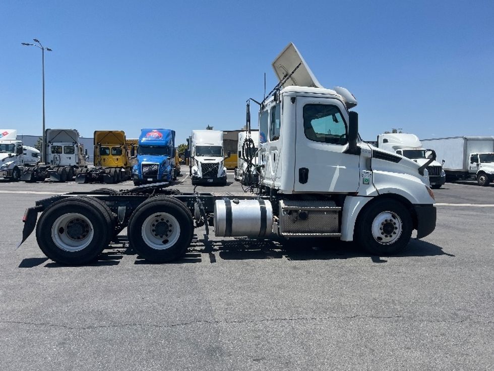 Day Cab Tractor-Heavy Duty Tractors-Freightliner-2020-T12664ST-Fontana-CA-473,185\n\t\tmiles-$ 44,250 - Image 8
