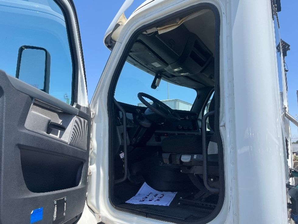 Day Cab Tractor-Heavy Duty Tractors-Freightliner-2020-T12664ST-Fontana-CA-473,185\n\t\tmiles-$ 44,250 - Image 9