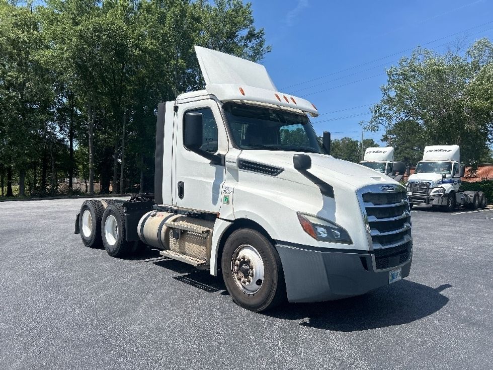 Day Cab Tractor-Heavy Duty Tractors-Freightliner-2020-T12664ST-Forest Park-GA-191,402\n\t\tmiles-$ 63,500 - Image 1