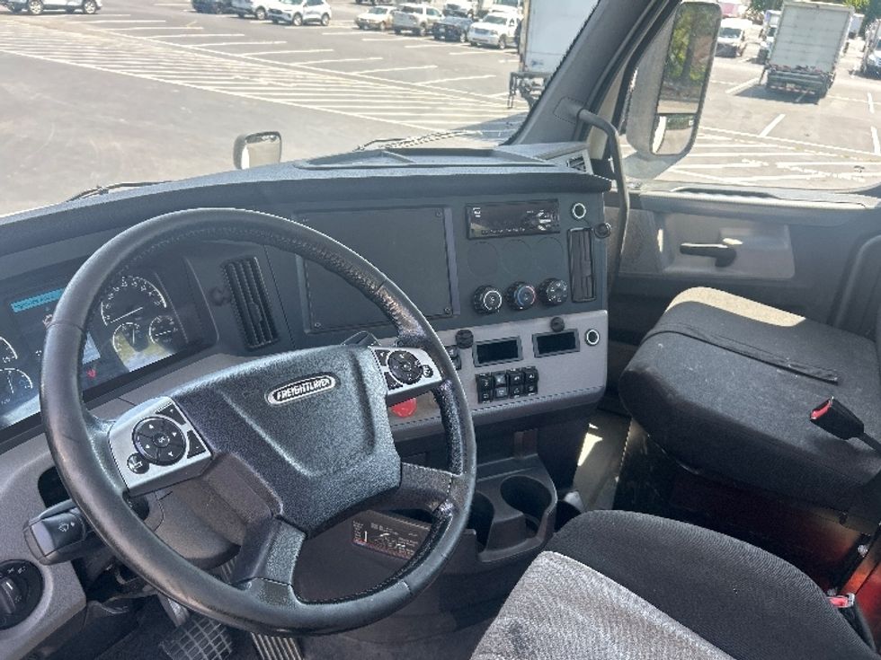Day Cab Tractor-Heavy Duty Tractors-Freightliner-2020-T12664ST-Forest Park-GA-191,402\n\t\tmiles-$ 63,500 - Image 10