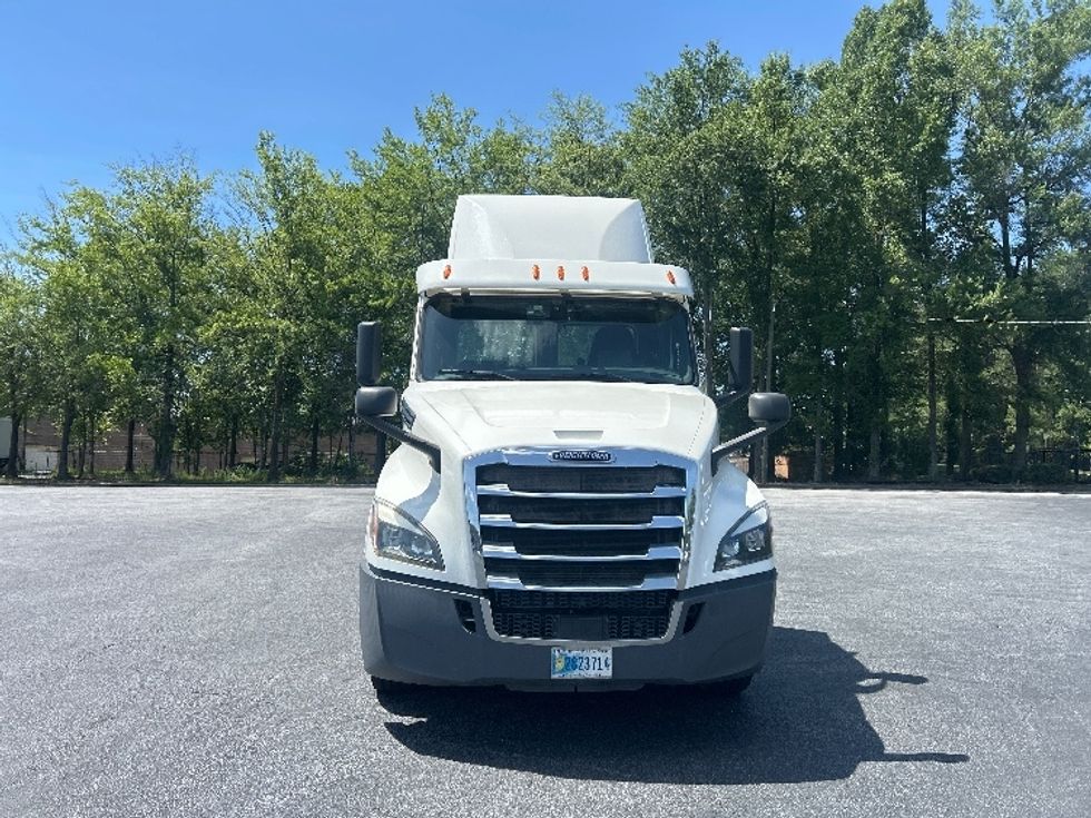 Day Cab Tractor-Heavy Duty Tractors-Freightliner-2020-T12664ST-Forest Park-GA-191,402\n\t\tmiles-$ 63,500 - Image 2