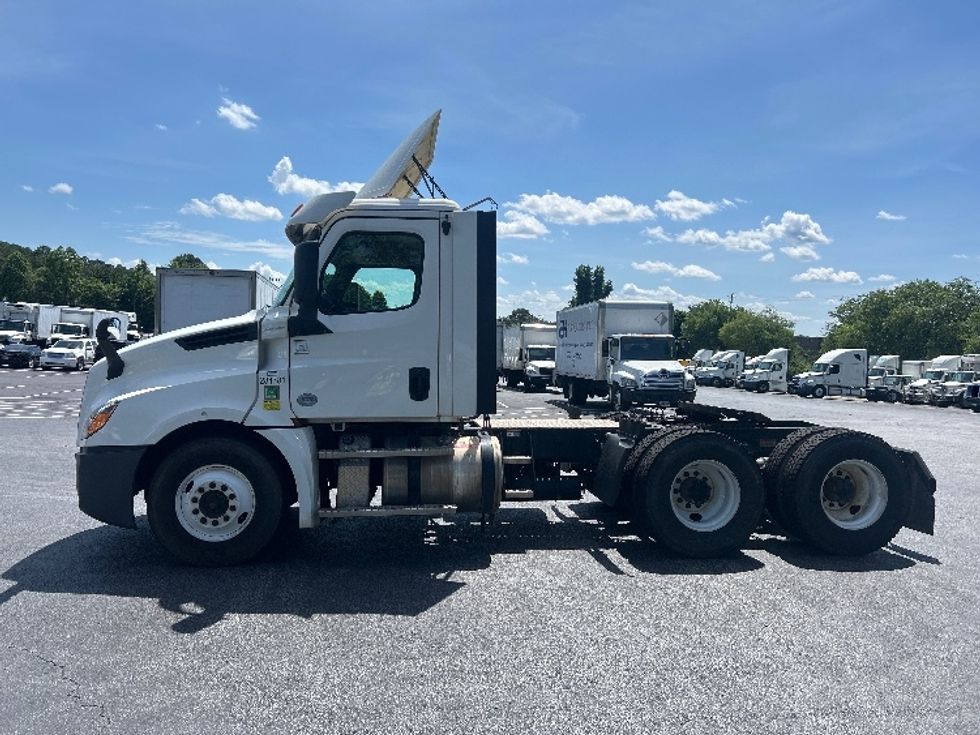 Day Cab Tractor-Heavy Duty Tractors-Freightliner-2020-T12664ST-Forest Park-GA-191,402\n\t\tmiles-$ 63,500 - Image 4