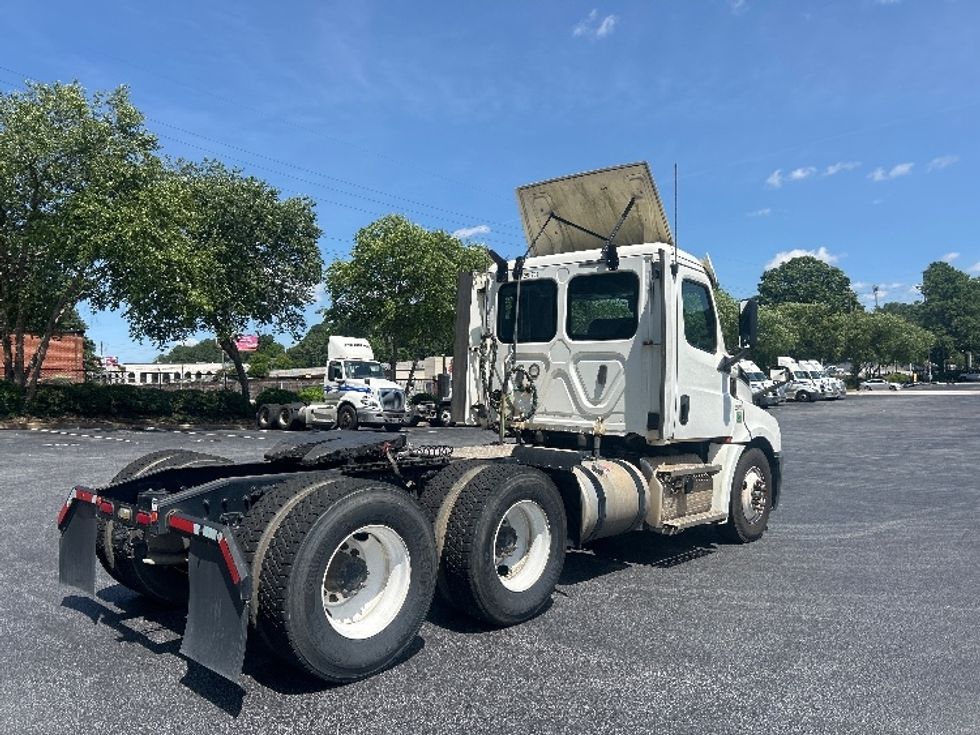 Day Cab Tractor-Heavy Duty Tractors-Freightliner-2020-T12664ST-Forest Park-GA-191,402\n\t\tmiles-$ 63,500 - Image 7