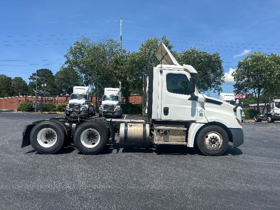Day Cab Tractor-Heavy Duty Tractors-Freightliner-2020-T12664ST-Forest Park-GA-191,402\n\t\tmiles-$ 63,500 - Image 8