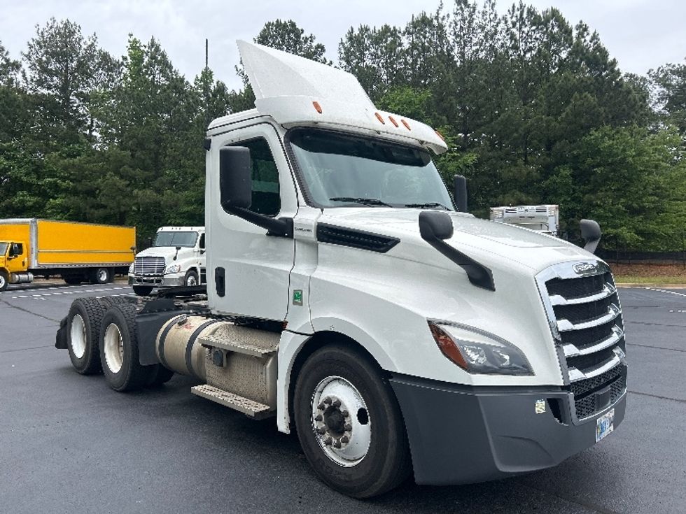 Day Cab Tractor-Heavy Duty Tractors-Freightliner-2020-T12664ST-Forest Park-GA-217,095\n\t\tmiles-$ 59,250 - Image 1