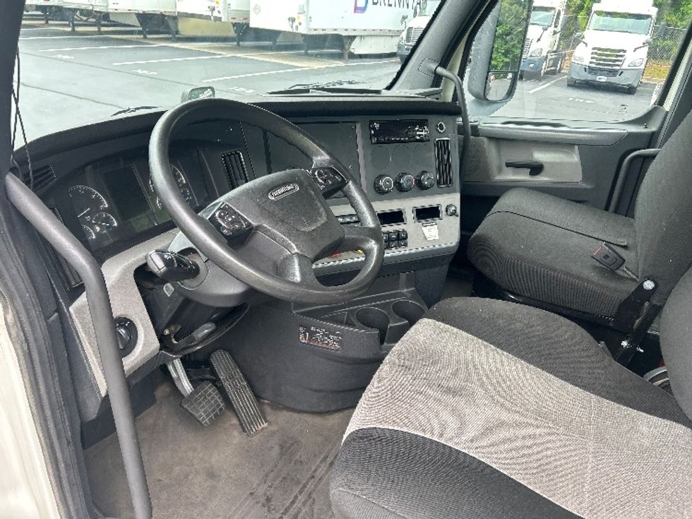 Day Cab Tractor-Heavy Duty Tractors-Freightliner-2020-T12664ST-Forest Park-GA-217,095\n\t\tmiles-$ 59,250 - Image 10