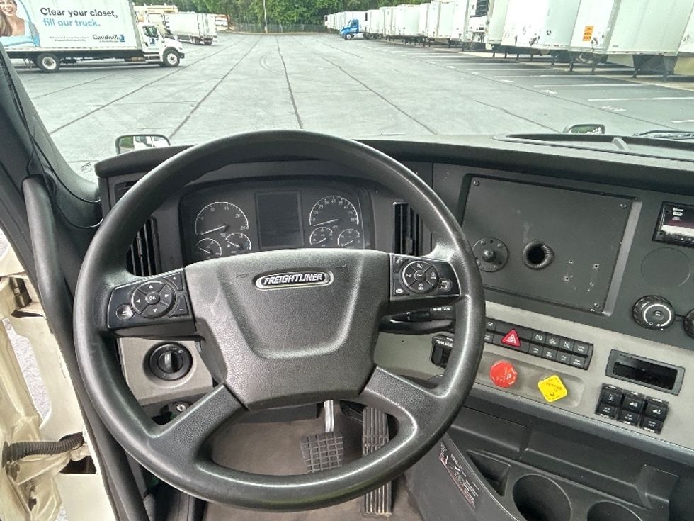 Day Cab Tractor-Heavy Duty Tractors-Freightliner-2020-T12664ST-Forest Park-GA-217,095\n\t\tmiles-$ 59,250 - Image 11