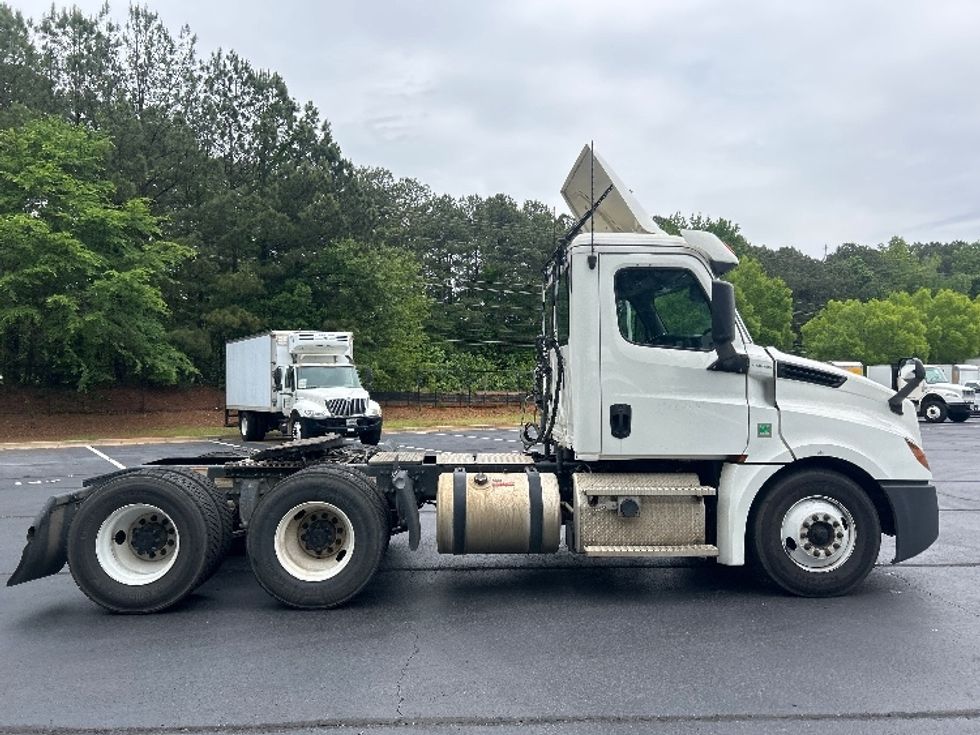 Day Cab Tractor-Heavy Duty Tractors-Freightliner-2020-T12664ST-Forest Park-GA-217,095\n\t\tmiles-$ 59,250 - Image 8