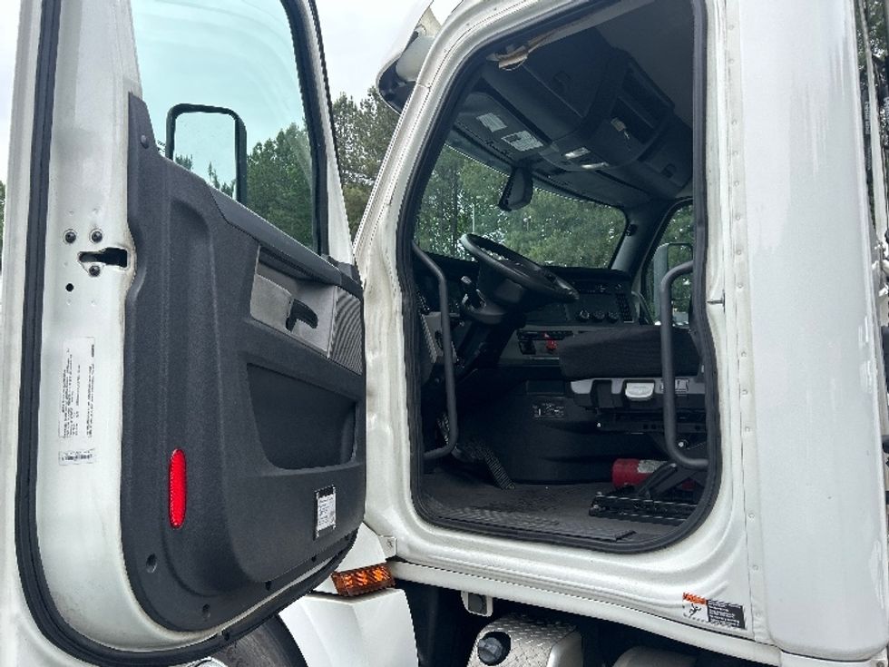Day Cab Tractor-Heavy Duty Tractors-Freightliner-2020-T12664ST-Forest Park-GA-217,095\n\t\tmiles-$ 59,250 - Image 9