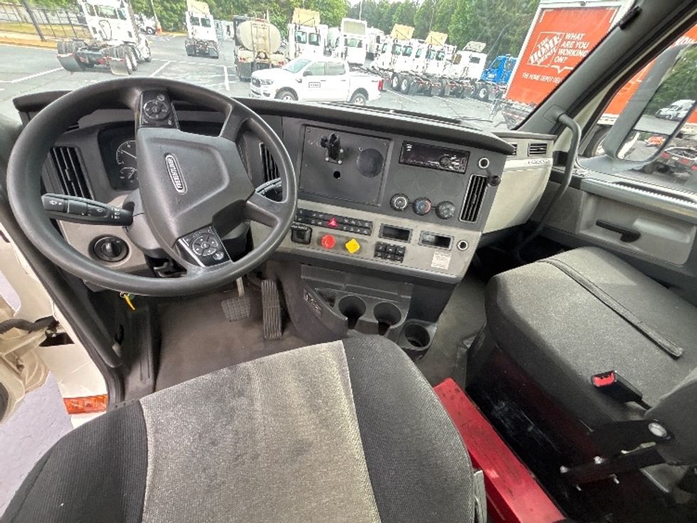 Day Cab Tractor-Heavy Duty Tractors-Freightliner-2020-T12664ST-Forest Park-GA-302,516\n\t\tmiles-$ 56,750 - Image 11