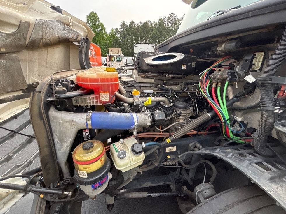 Day Cab Tractor-Heavy Duty Tractors-Freightliner-2020-T12664ST-Forest Park-GA-302,516\n\t\tmiles-$ 56,750 - Image 16