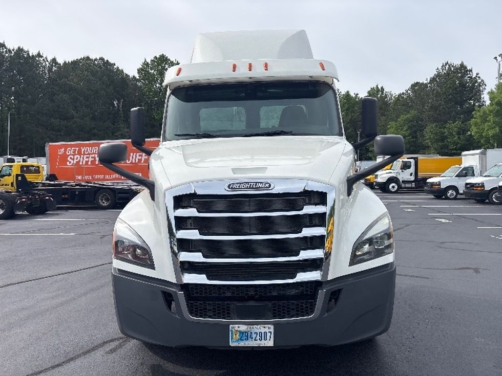 Day Cab Tractor-Heavy Duty Tractors-Freightliner-2020-T12664ST-Forest Park-GA-302,516\n\t\tmiles-$ 56,750 - Image 2
