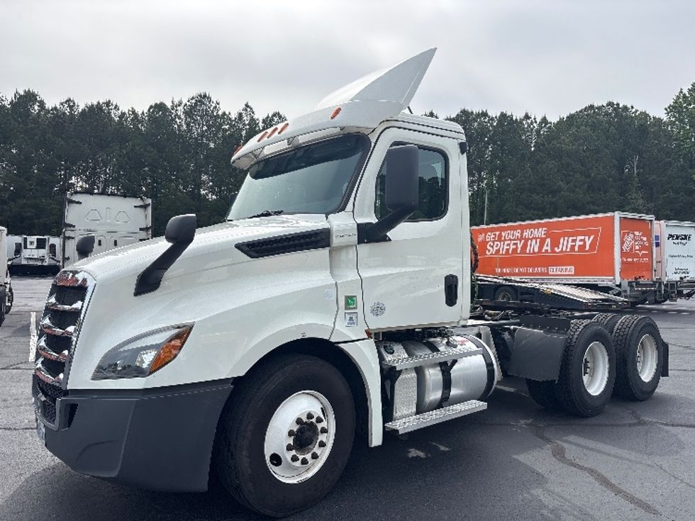 Day Cab Tractor-Heavy Duty Tractors-Freightliner-2020-T12664ST-Forest Park-GA-302,516\n\t\tmiles-$ 56,750 - Image 3