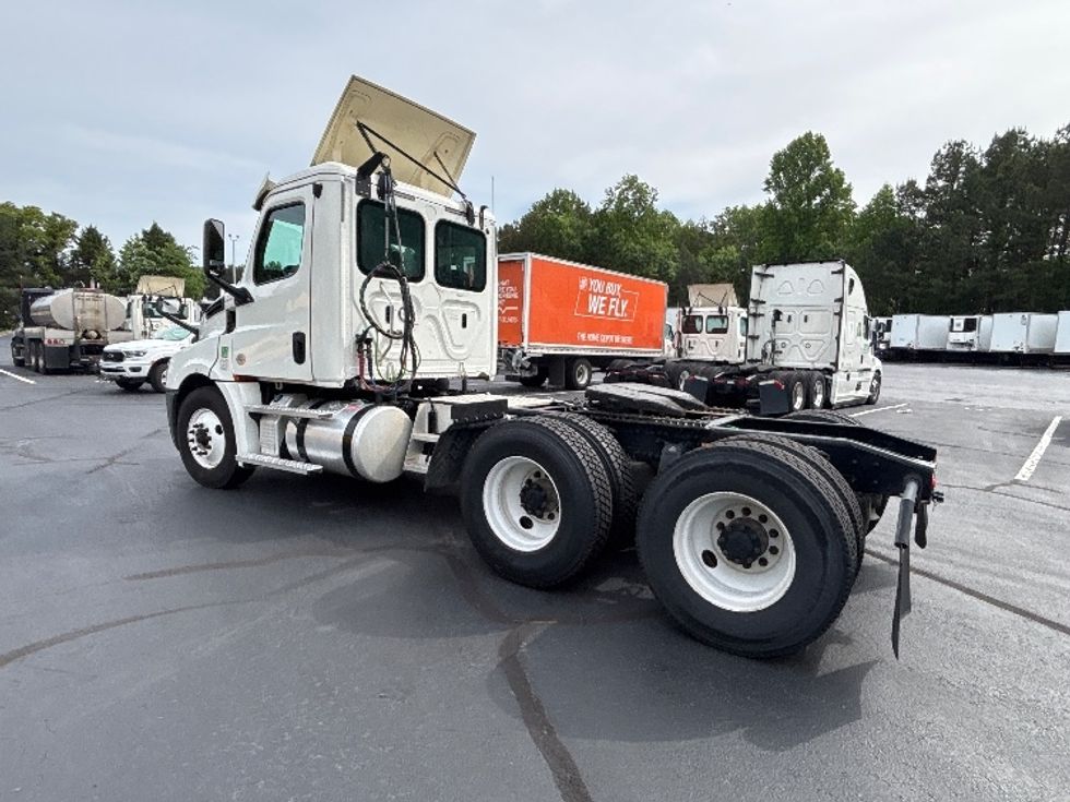 Day Cab Tractor-Heavy Duty Tractors-Freightliner-2020-T12664ST-Forest Park-GA-302,516\n\t\tmiles-$ 56,750 - Image 5