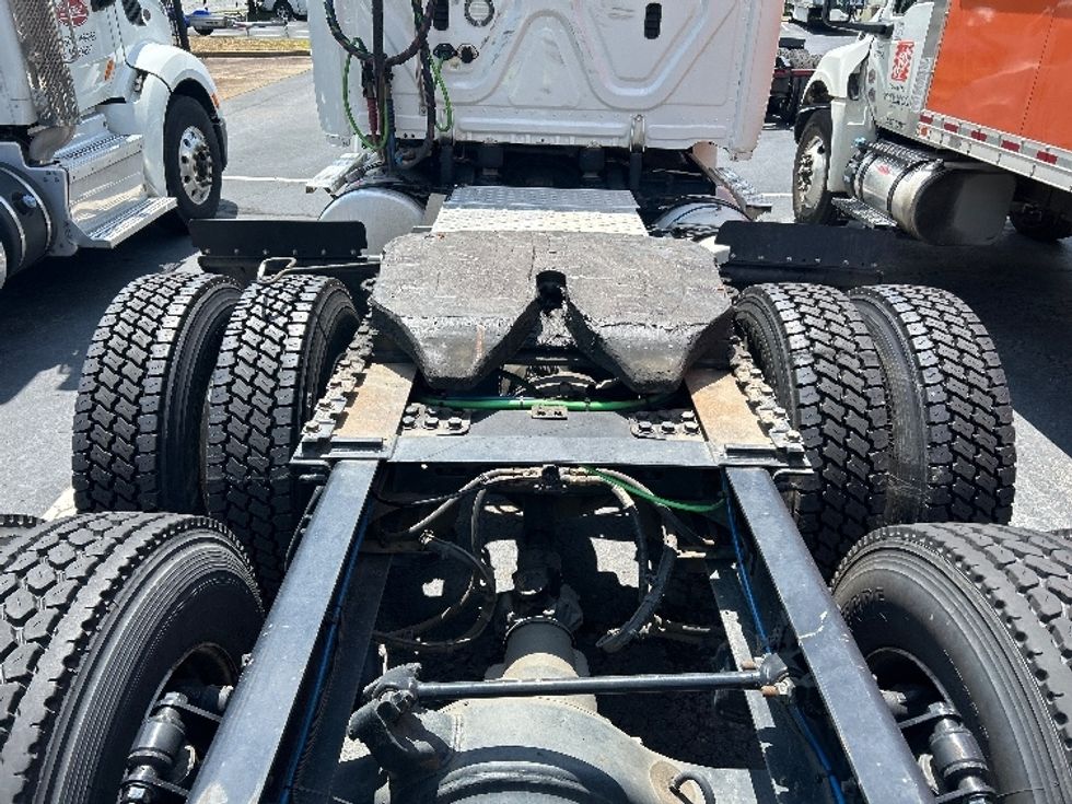 Day Cab Tractor-Heavy Duty Tractors-Freightliner-2020-T12664ST-Forest Park-GA-302,516\n\t\tmiles-$ 56,750 - Image 6