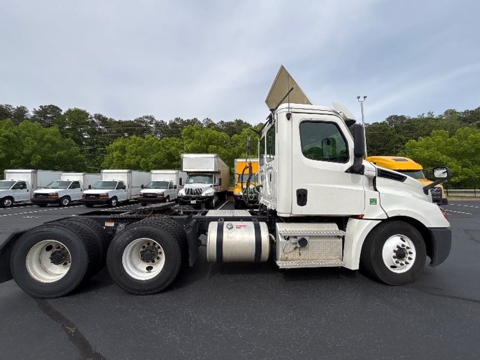 Day Cab Tractor-Heavy Duty Tractors-Freightliner-2020-T12664ST-Forest Park-GA-302,516\n\t\tmiles-$ 56,750 - Image 8