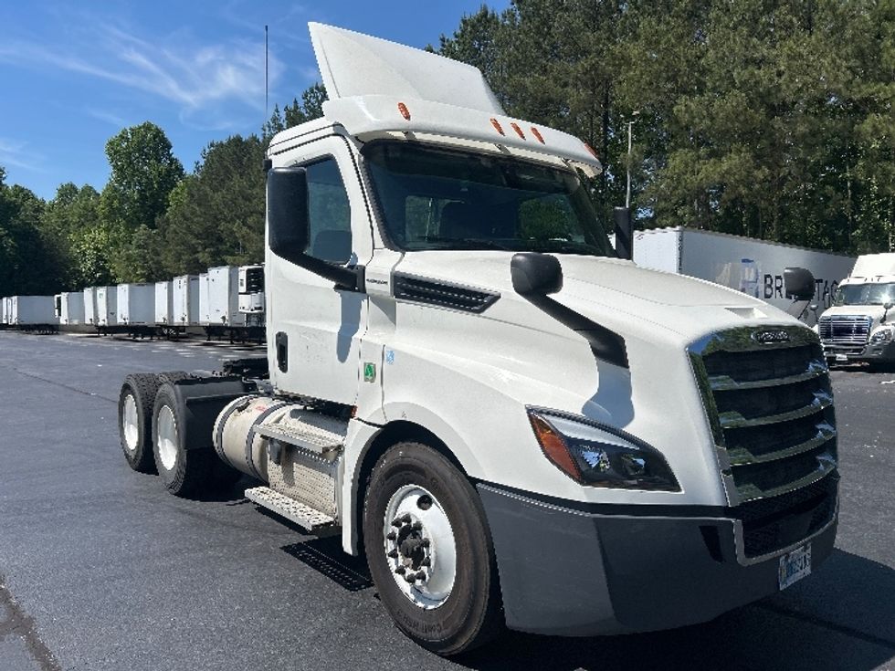 Day Cab Tractor-Heavy Duty Tractors-Freightliner-2020-T12664ST-Forest Park-GA-323,398\n\t\tmiles-$ 55,500 - Image 1
