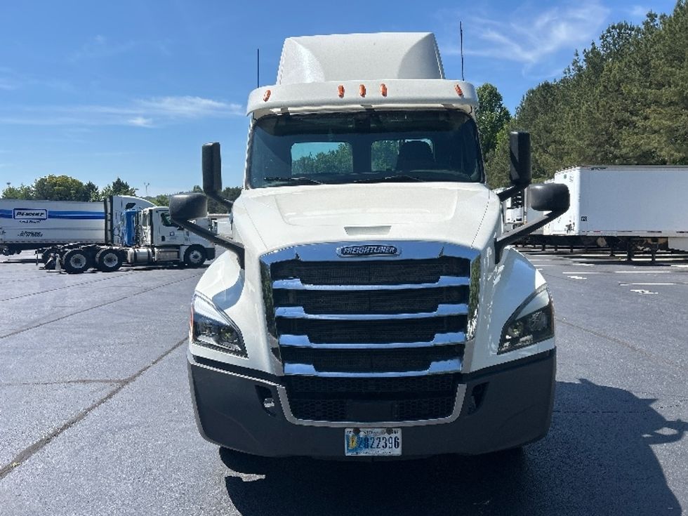 Day Cab Tractor-Heavy Duty Tractors-Freightliner-2020-T12664ST-Forest Park-GA-323,398\n\t\tmiles-$ 55,500 - Image 2