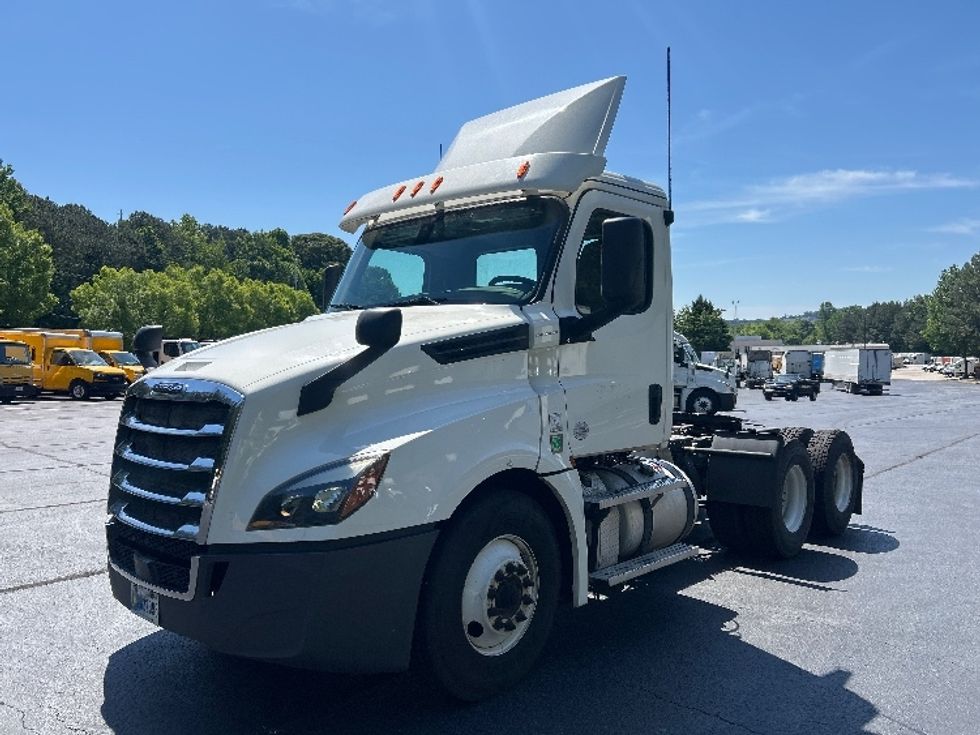 Day Cab Tractor-Heavy Duty Tractors-Freightliner-2020-T12664ST-Forest Park-GA-323,398\n\t\tmiles-$ 55,500 - Image 3