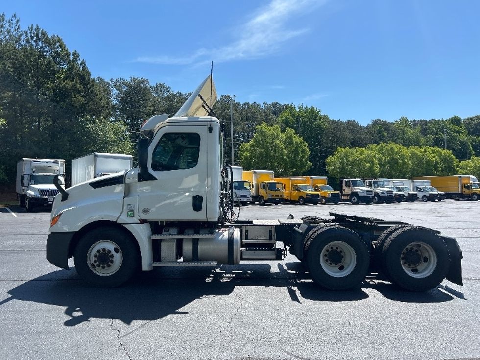 Day Cab Tractor-Heavy Duty Tractors-Freightliner-2020-T12664ST-Forest Park-GA-323,398\n\t\tmiles-$ 55,500 - Image 4
