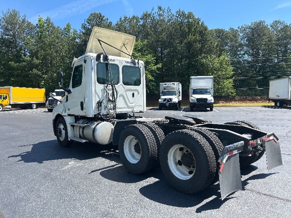 Day Cab Tractor-Heavy Duty Tractors-Freightliner-2020-T12664ST-Forest Park-GA-323,398\n\t\tmiles-$ 55,500 - Image 5