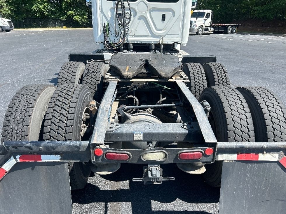 Day Cab Tractor-Heavy Duty Tractors-Freightliner-2020-T12664ST-Forest Park-GA-323,398\n\t\tmiles-$ 55,500 - Image 6